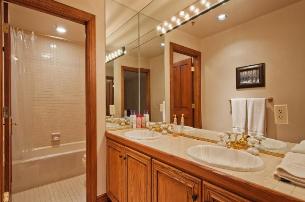 Deer Valley Vacation Rental - Attached Bathroom